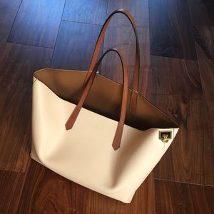 Givenchy Medium GV3 shopping tote in powder color